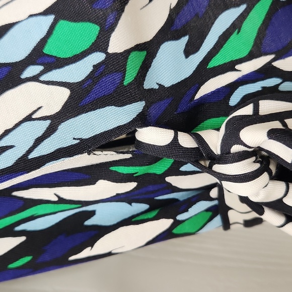 Diane Von Furstenberg-Julian Two Mini Banded dress.  Size 8. - Picture 6 of 10